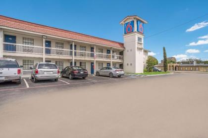 Motel 6-Dallas TX - Market Center - image 13