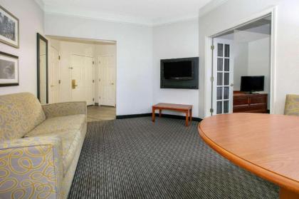 La Quinta by Wyndham Dallas North Central - image 12