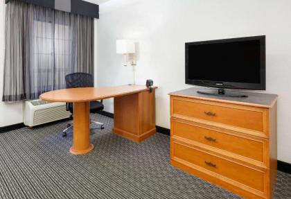 La Quinta by Wyndham Dallas - Addison Galleria - image 10