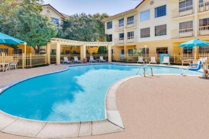 La Quinta by Wyndham Dallas - Addison Galleria - image 12