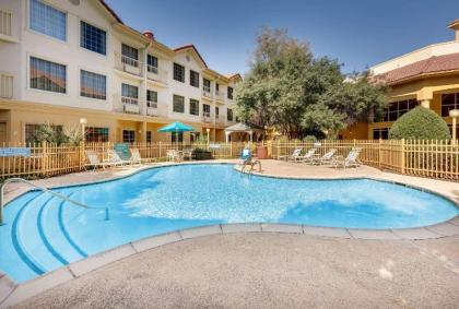 La Quinta by Wyndham Dallas - Addison Galleria - image 13