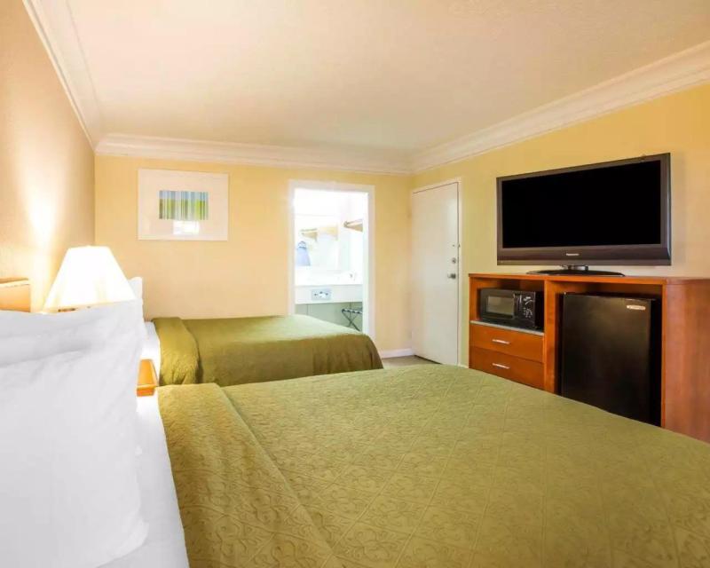 Quality Inn Dalton - image 7