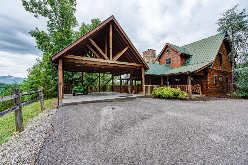 Douglas Lake Hilltop Hideaway - main image