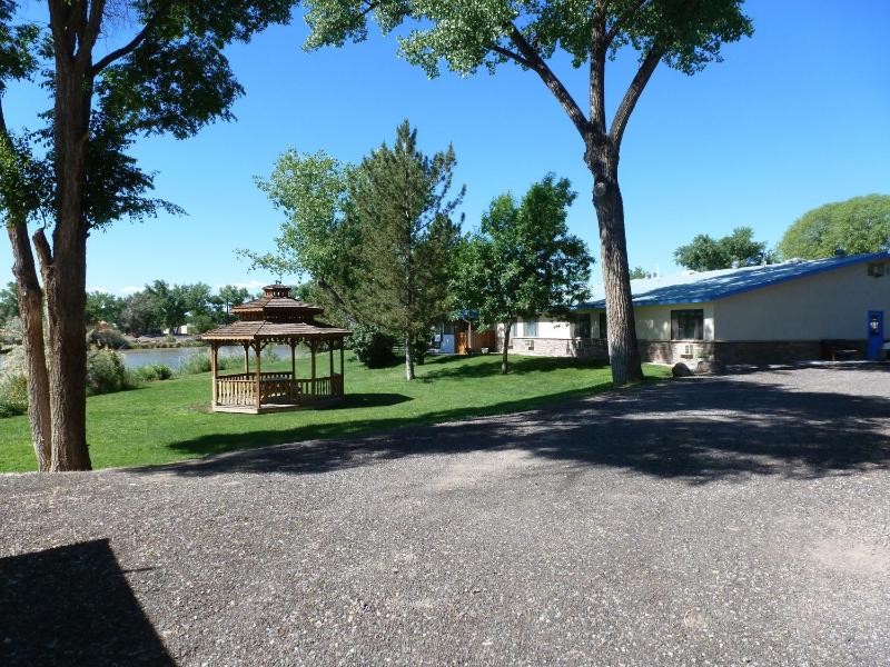 Riverwood Inn & RV Park - image 7