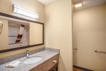 Red Roof Inn Des Moines - image 7