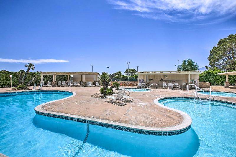 Desert Hot Springs Apt with Country Club Access - main image