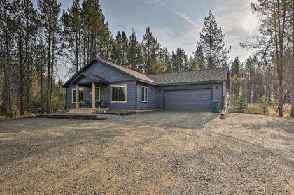 Quiet Lake Cabin Tree-Lined Yard and Fire Pit