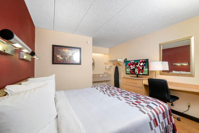 Red Roof Inn Chapel Hill - UNC - image 7