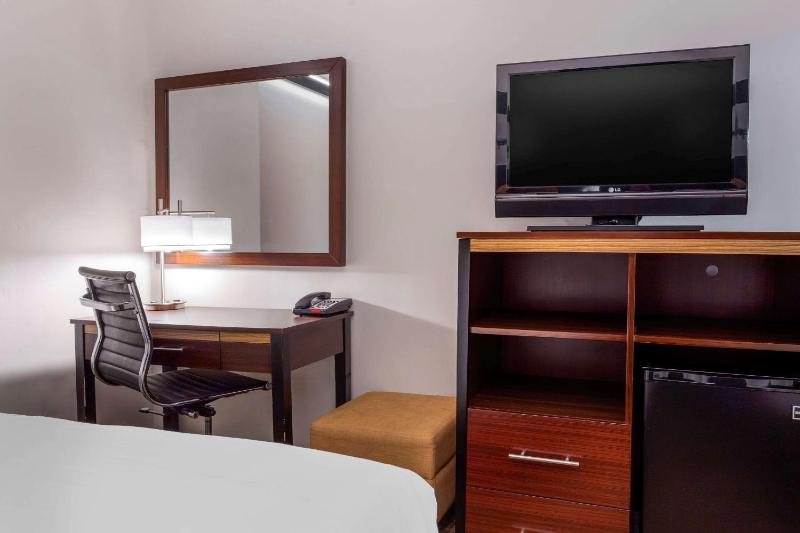 Avion Inn Near LGA Airport Ascend Hotel Collection - image 6