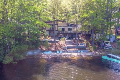 Dreamy Lakefront Getaway with Beach and Hot tub