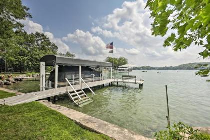 Stylish Home on Green Lake with BBQ and Fire Pit!