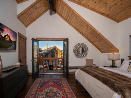 Lake Estes Getaway - Indoor/Outdoor Fireplace Private Jacuzzi Views! - image 18