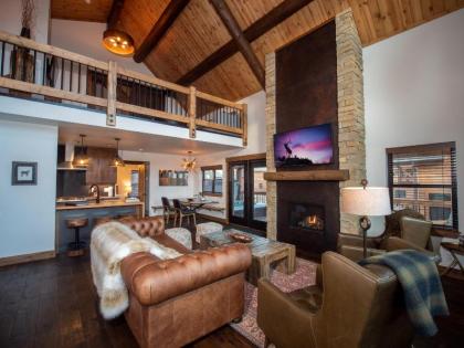 Lake Estes Getaway - Indoor/Outdoor Fireplace Private Jacuzzi Views! - image 15