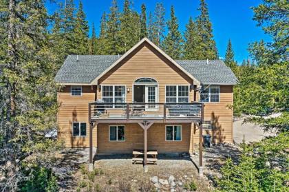 Modern Nomad Haus with Deck and Mountain Views! - image 8