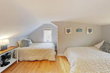 New Listing Charming Getaway with Spacious Yard home Falmouth Massachusetts