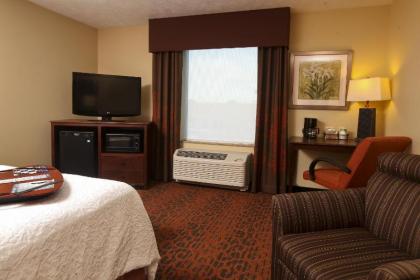 Hampton Inn & Suites Fargo Medical Center - image 15