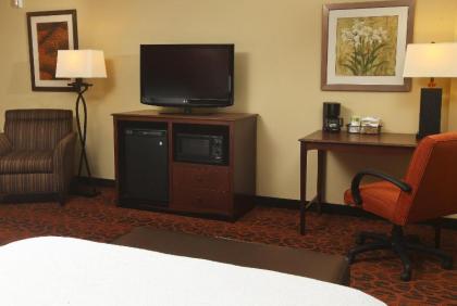 Hampton Inn & Suites Fargo Medical Center - image 9