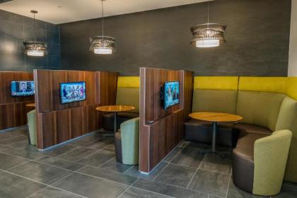 Courtyard by Marriott Fargo - image 10