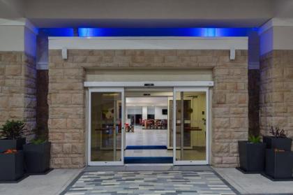 Holiday Inn Express & Suites. an IHG Hotel - image 3