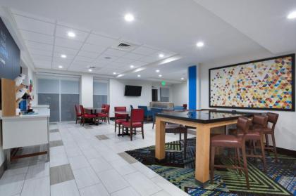 Holiday Inn Express & Suites. an IHG Hotel - image 5