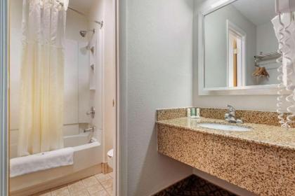 Quality Inn Fort Wayne - image 11