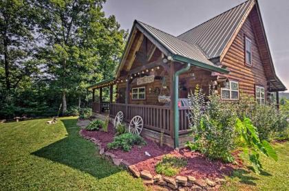 Modernized Smoky Mtns Cabin 10 Mi to DT Franklin!