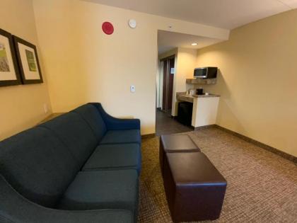 Comfort Suites Fredericksburg North - image 12