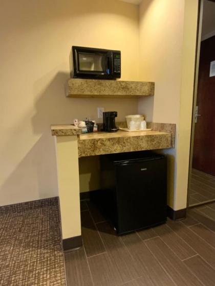 Comfort Suites Fredericksburg North - image 7