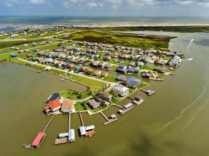 180 Degree Gulf Views Just-A-Mere Beach House Awaits Your Arrival! - image 8