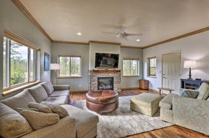 Cozy Home with Deck Less Than 1 Mi to Shadow Mountain Lake! - image 4