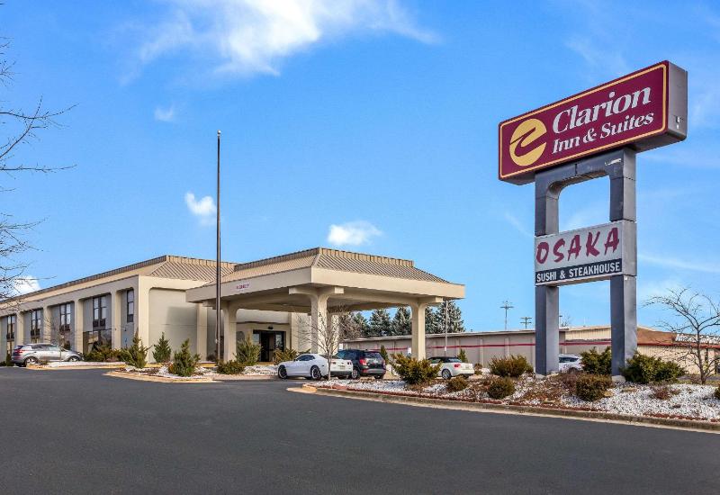 Clarion Inn and Suites Airport - image 7