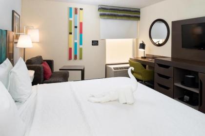 Hampton Inn Greensboro Airport - image 10