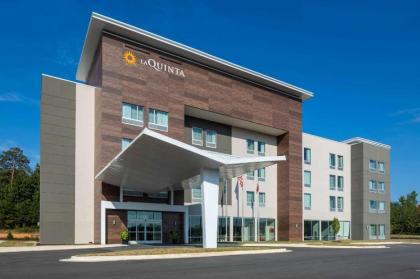 La Quinta Inn & Suites by Wyndham Greensboro Airport - image 10