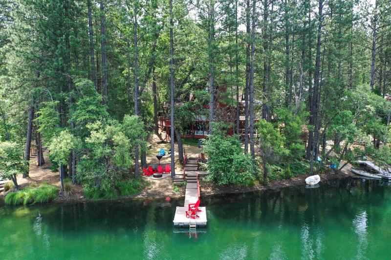 Lake House with Pvt Dock 30 Mins to Yosemite! - image 2