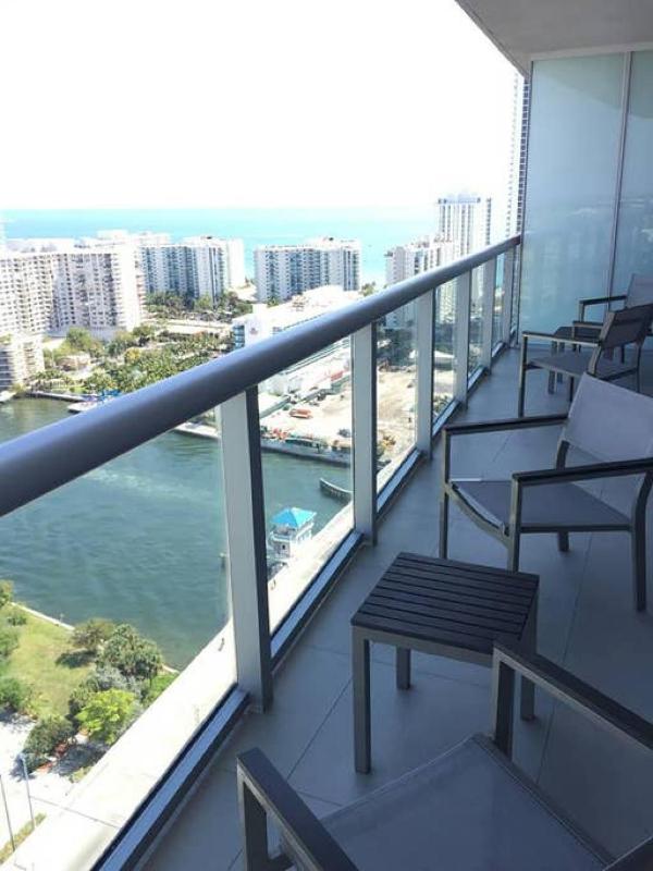 Amazing 1Bed 1Bath on Hallandale Beach - main image