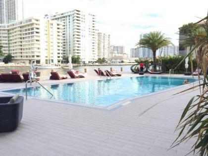 Amazing 1Bed 1Bath on Hallandale Beach - image 2