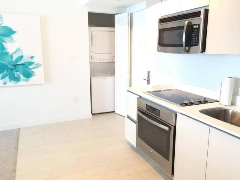 Amazing 1Bed 1Bath on Hallandale Beach - image 3