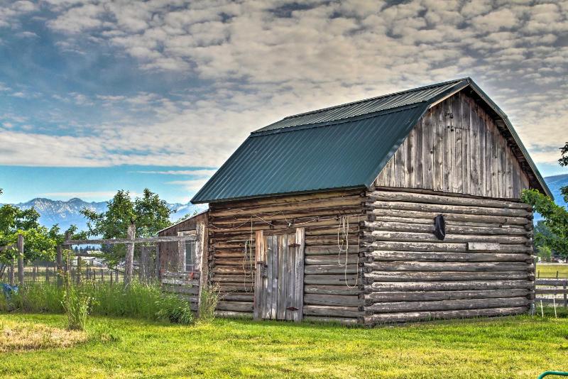 Rustic Hamilton Farmhouse Stunning Mtn Views - main image