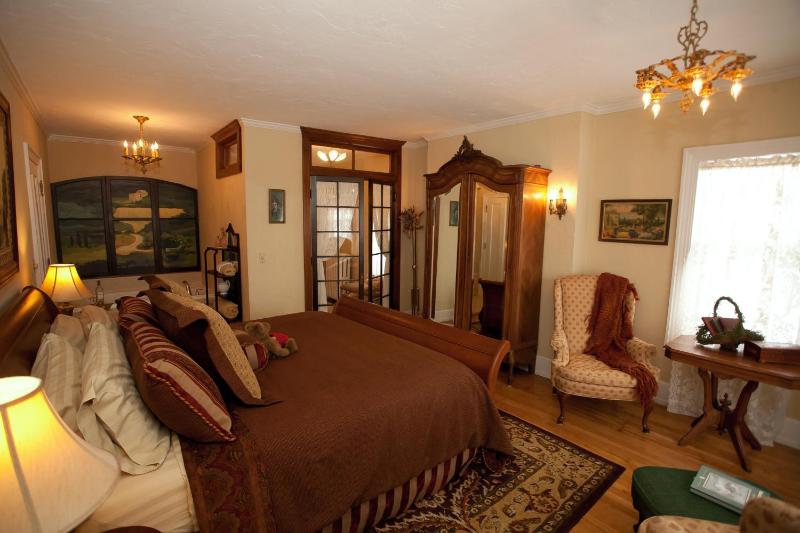 Westphal Mansion Inn Bed & Breakfast - image 6