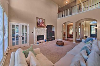 Sonoma Ranch Family Home with Deck 5 Mi to Six Flags