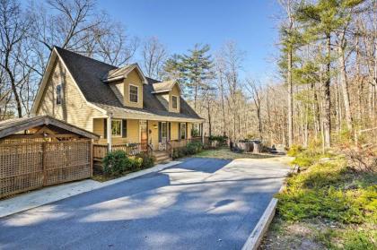 Jeter mountain Joy Retreat with Deck and Fire Pit North Carolina