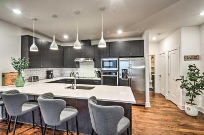 Stylish and Modern Townhome 13 Mi to Nashville