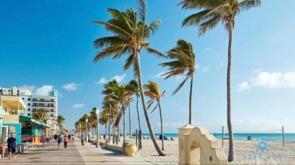 NEW Beachfront Condo-ROOFTOP infinity POOL - image 13