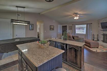 Chic Lakefront Haven Near Oaklawn and Casino Resort! - image 1