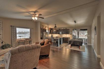 Chic Lakefront Haven Near Oaklawn and Casino Resort! - image 15