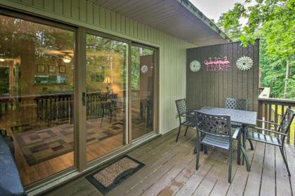 Cozy Retreat with Deck 3 Mi to DeSoto Golf Course! - image 2