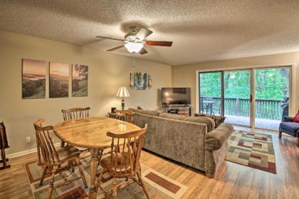 Cozy Retreat with Deck 3 Mi to DeSoto Golf Course! - image 4