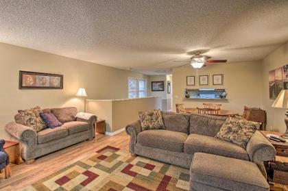 Cozy Retreat with Deck 3 Mi to DeSoto Golf Course! - image 6