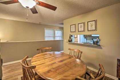 Cozy Retreat with Deck 3 Mi to DeSoto Golf Course! - image 7