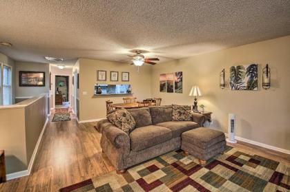 Cozy Retreat with Deck 3 Mi to DeSoto Golf Course! - image 8